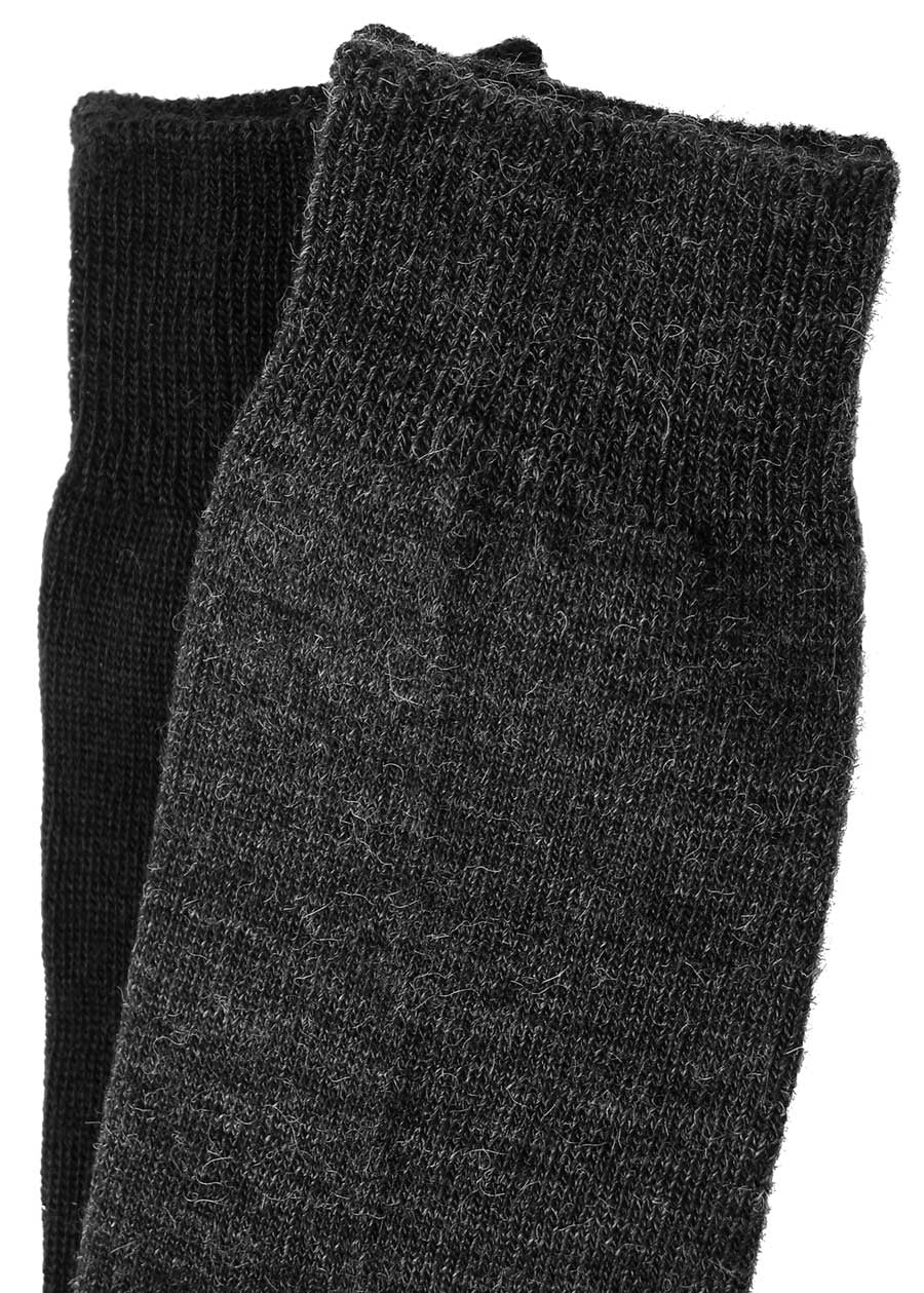 Negro y gris oscuro